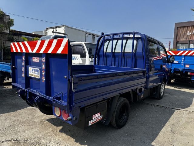 双廂-- 6人座 / 全車 原鈑件 / 全車 保固 / 認證 / 電動 尾 門  【貨車專賣】柴油-6 輪-6人座  第6張相片