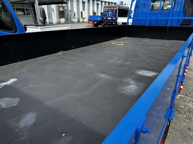 14.5 尺 / 原鈑件 / 全車 保固 / 認證 / 里程 保證 / 双節 尾門 / 已升載重 5 噸【免費 籤维廂】  第5張相片