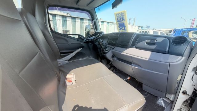 14.5 尺 / 原鈑件 / 全車 保固 / 里程 16 萬公里 保證 / 認證車/ 已升載重 5 噸 / 免費改成廂  第3張相片