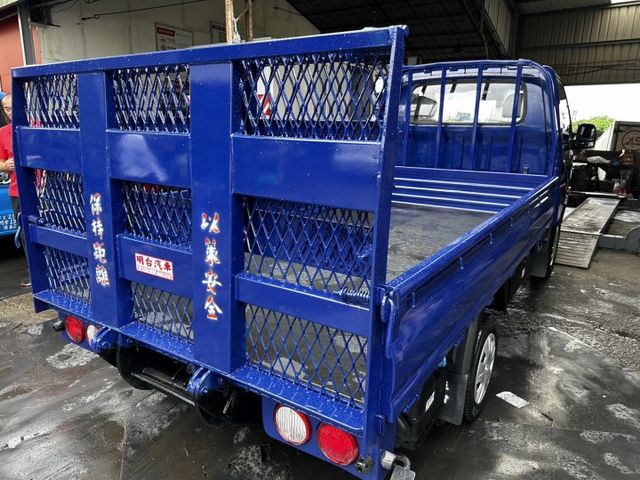 全車 原漆 原鈑件+ 里程 保證 / 認證車 / 履約 全車 保固 1 年 / 双節 升降尾門【貨車 專賣】  第5張相片