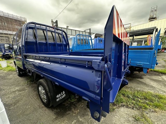 双廂-- 6人座 / 全車 原鈑件 / 認證 / 全車 保固 / 尾門 遙控【貨車專賣】柴油-6 輪-6人座  第4張相片