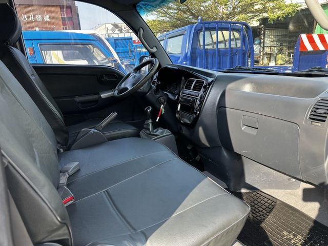 双廂-- 6人座 / 全車 原鈑件 / 全車 保固 / 無事故- 無泡水【履約 全車保固-有保障】  第4張相片