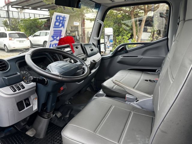 14 尺/ 全車原鈑件+ 全車 保固 /  里程 保證  / 已升載重 5 噸【貨車專賣】免費 改成 纖維廂  第2張相片