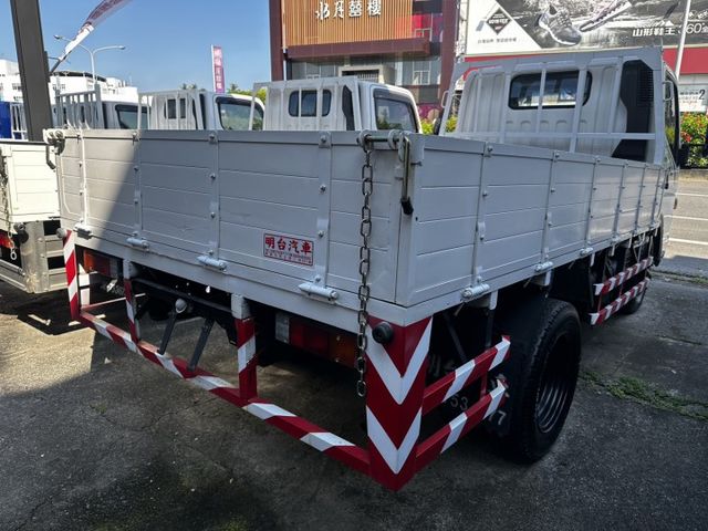 認證車/ 全車 原鈑件/ 全車保固 / 已升載重 5 噸【 貨車 專賣 】可換廂 / 貨車-有-保固-很重要  第5張相片
