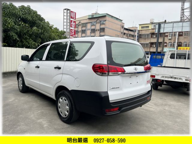 全車 原漆 原鈑件 + 認證車 / 全車 保固 1 年 / 輪胎 4 輪 全新 // 自排 // 可 超額 分期  第2張相片