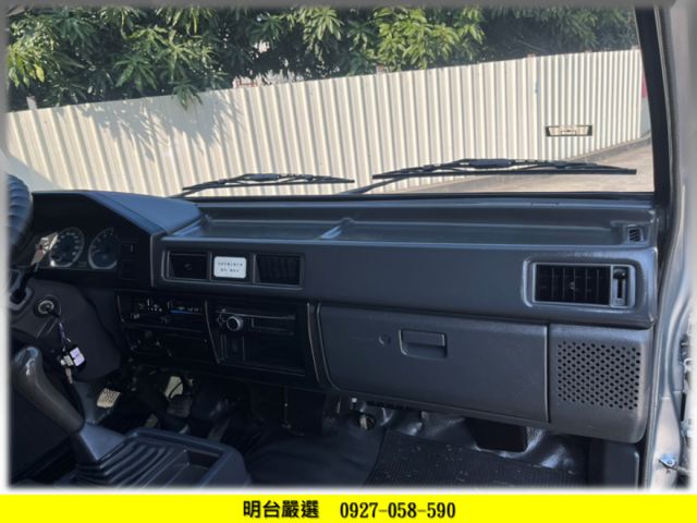 8 人 座 / 履約 全車 保固 1 年 / 認證車/ 里程- 保證- 原鈑件 / 後座出風口 /   8人座- 8人座  第7張相片
