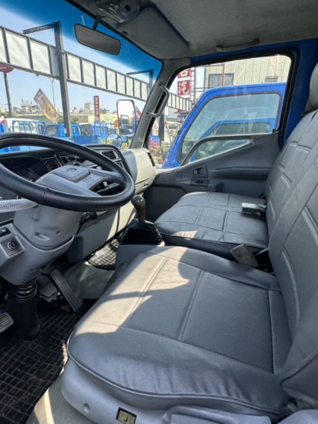 里程 保證/ 全車原鈑件 / 冷氣/全車 保固 3 個月【貨車 專賣】O 履約- 引擎 保固  第2張相片