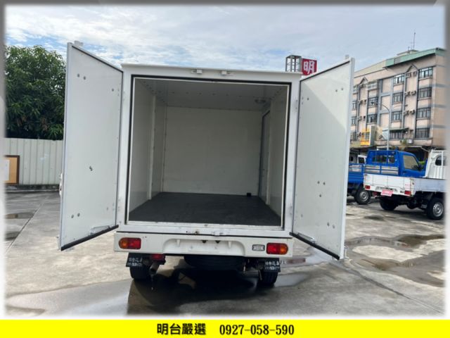 新款 1300+箱內高 137 cm / 全車 保固+ 原鈑件+ 里程保證 / 認證車【貨車專賣】1300cc  第4張相片