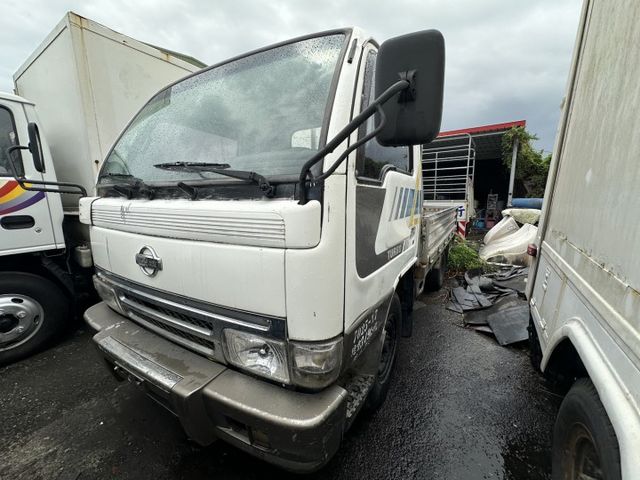6 輪 / 白鐵斗/ 引擎很讚 保證+ 排擋順+ 車樑很美【 可 試車- 需要- 合你用- 來就賣】不留了  第1張相片