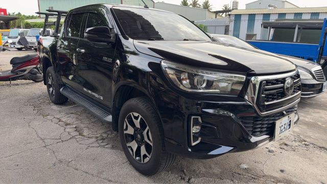 認證車/ 全車原漆 原鈑件 保證 / 里程 保證/ 全車 保固 / 5人座 【頂級 全配】柴油 2.8+ 4WD  第2張相片