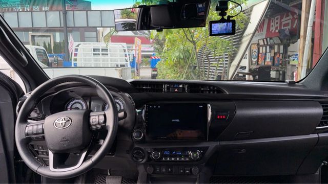 認證車/ 全車原漆 原鈑件 保證 / 里程 保證/ 全車 保固 / 5人座 【頂級 全配】柴油 2.8+ 4WD  第3張相片