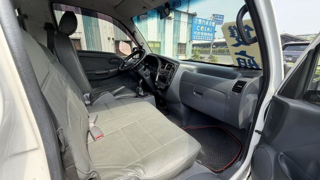 双廂-- 6人座 / 全車 原鈑件 / 全車 保固 / 無事故- 無泡水【履約 全車保固-有保障】  第4張相片