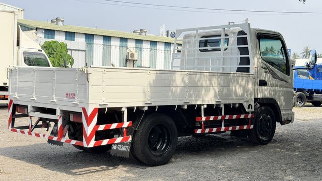 四期 環保/ 認證車/ 全車 保固 / 全車原鈑件 / 已升載重 5 噸 /【貨車專賣】 免費 客制車體  第7張相片