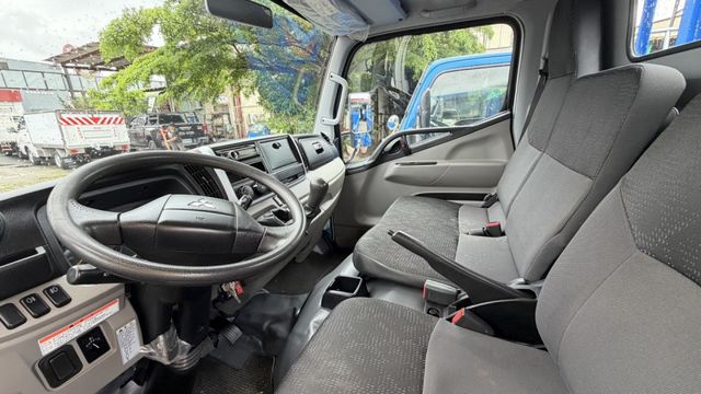 認證車 / 車頭 原漆 + 原鈑件 /全車保固/ 履約 11 萬公里 保證 尾門【貨車 專賣】升載重 5 頓  第2張相片