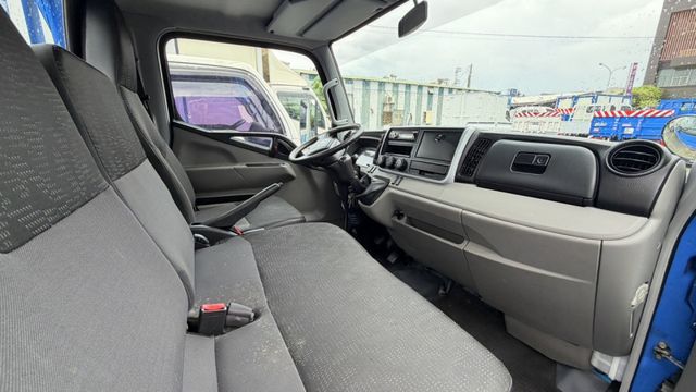 認證車 / 車頭 原漆 + 原鈑件 /全車保固/ 履約 11 萬公里 保證 尾門【貨車 專賣】升載重 5 頓  第3張相片