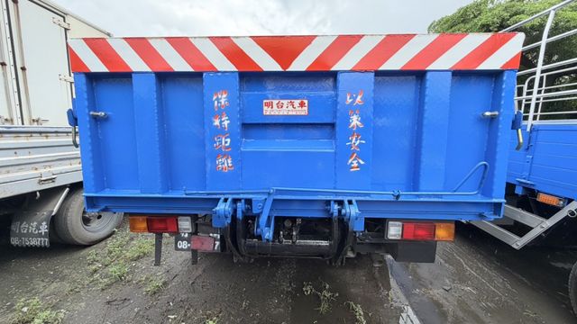 認證車 / 車頭 原漆 + 原鈑件 /全車保固/ 履約 11 萬公里 保證 尾門【貨車 專賣】升載重 5 頓  第4張相片