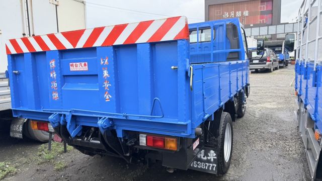 認證車 / 車頭 原漆 + 原鈑件 /全車保固/ 履約 11 萬公里 保證 尾門【貨車 專賣】升載重 5 頓  第6張相片