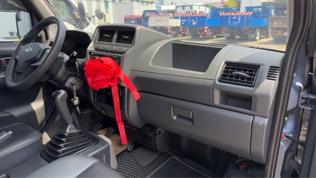 全車 原漆 原鈑件 // 認證車 // 里程 8 萬公里 保證/ 全車 保固 / 鋁圈 / 前後行車紀錄+盲點  第4張相片