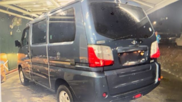 5 人 座 // 自排 //  5人座  自排/ 認證車/ 履約 里程 8 萬公里 / 全車 原漆 原鈑件 // 洗車中  第1張相片