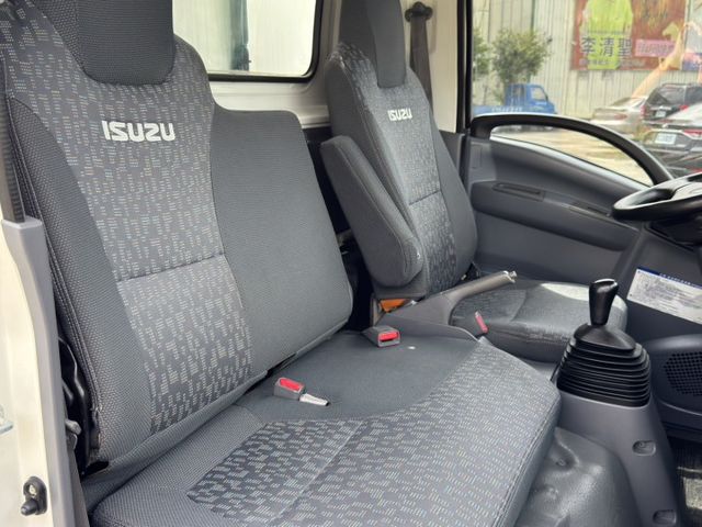 冷凍車 -20 度 C / 全車 原鈑/ 認證車+全車保固 /  升降尾門 【貨車 專賣】冷凍車- 有側門  第4張相片