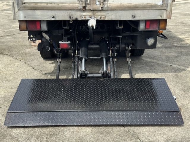 冷凍車 -20 度 C / 全車 原鈑/ 認證車+全車保固 /  升降尾門 【貨車 專賣】冷凍車- 有側門  第6張相片