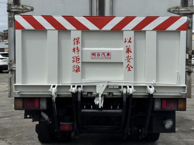 冷凍車 -20 度 C / 全車 原鈑/ 認證車+全車保固 /  升降尾門 【貨車 專賣】冷凍車- 有側門  第7張相片