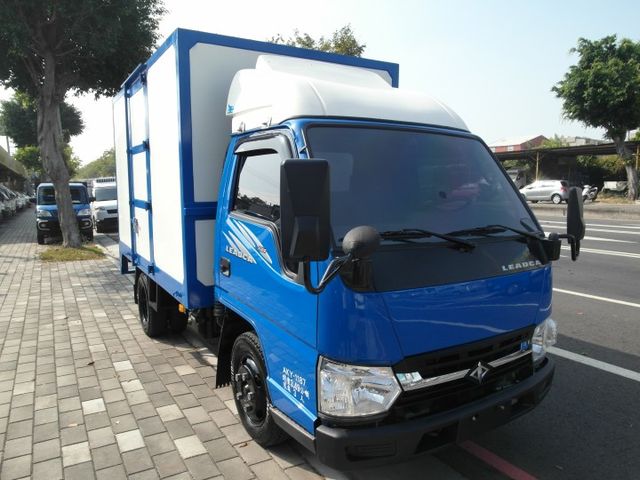 2015年6月 新達 貨廂 六輪柴油 高8.8呎 車很美 很好開 可分期 歡迎賞車  第1張相片