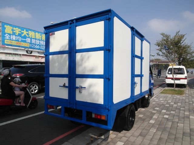 2015年6月 新達 貨廂 六輪柴油 高8.8呎 車很美 很好開 可分期 歡迎賞車  第4張相片