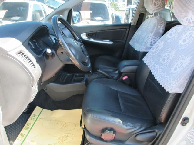 2015年英諾瓦2.0 一手車 僅跑11萬多 車美好開 可全貸 歡迎賞車  第5張相片