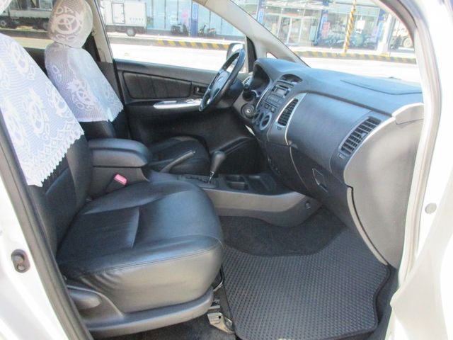 2015年英諾瓦2.0 一手車 僅跑11萬多 車美好開 可全貸 歡迎賞車  第6張相片