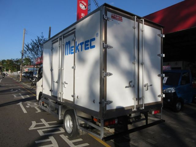 2022年11月堅達11尺半 手排冷凍車 里程保證1萬5千多公里 車美好開 可全貸 歡迎賞車!!  第4張相片