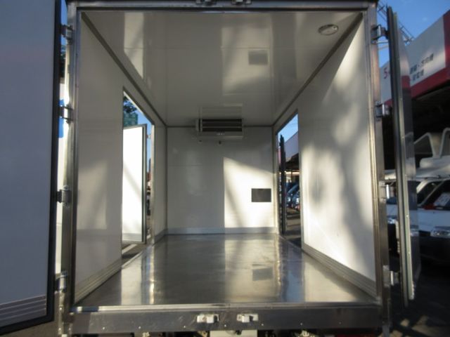 2022年11月堅達11尺半 手排冷凍車 里程保證1萬5千多公里 車美好開 可全貸 歡迎賞車!!  第7張相片