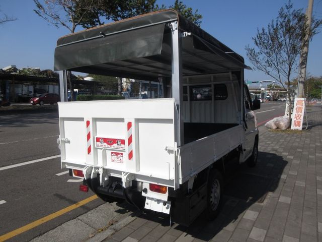 2020年菱利 自排+帆布+尾門 僅跑2萬5千多 車美好開 可全貸 歡迎賞車!!  第2張相片