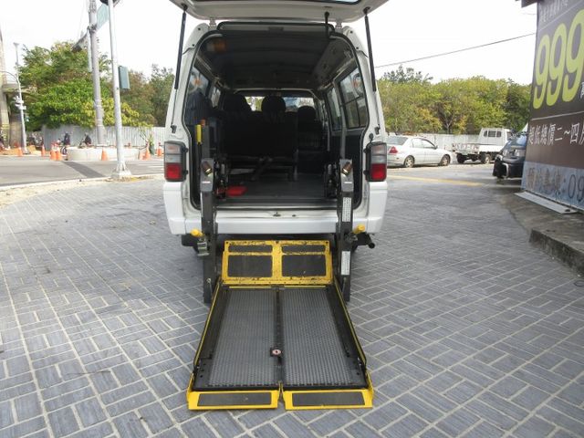 2016年12月得利卡 政府退役輪椅*福祉車可改回8人座 車美好開 可全貸 歡迎賞車!!  第9張相片