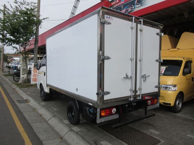 2022年 波特 自排 冷凍-5度 僅跑8萬多 車美好開 可全貸 歡迎賞車!!  第4張相片