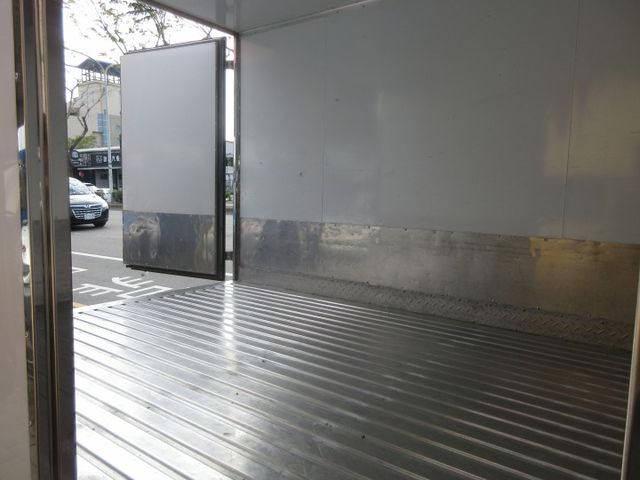 2022年 波特 自排 冷凍-5度 僅跑8萬多 車美好開 可全貸 歡迎賞車!!  第9張相片