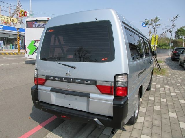 2020年得利卡8人自排:自排里程保證4萬7千多 車美好開 可全貸 歡迎賞車  第2張相片