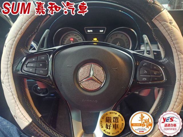 SUM嘉和汽車 GLA250 AMG 副駕電動椅/電動尾門/換檔撥片/車內氣氛燈/後座出風口/全景天窗  第4張相片