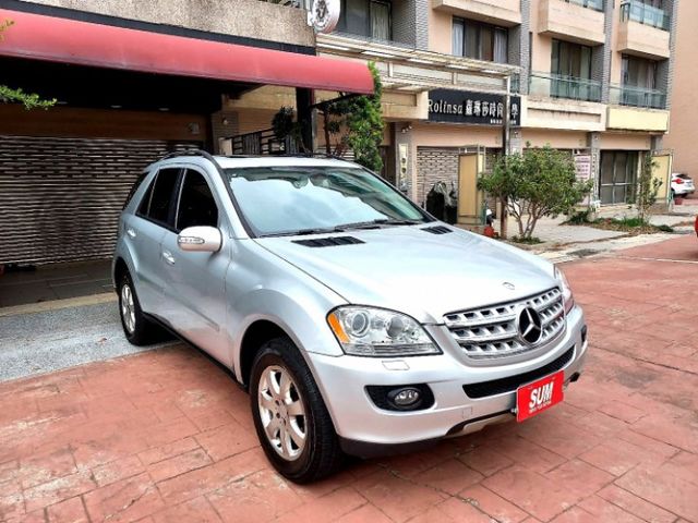 ~輕鬆入主百萬名車~頂級天窗~定速~8安全氣囊~電動椅~電尾門~恆溫~輕鬆全額貸~  第2張相片