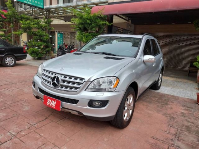 ~輕鬆入主百萬名車~頂級天窗~定速~8安全氣囊~電動椅~電尾門~恆溫~輕鬆全額貸~  第3張相片