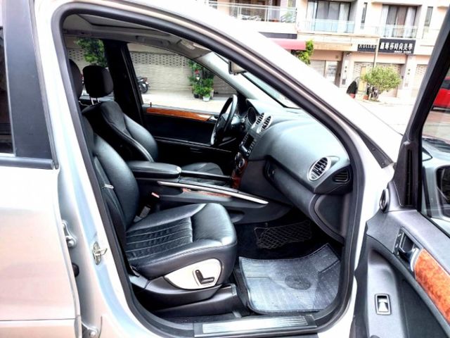 ~輕鬆入主百萬名車~頂級天窗~定速~8安全氣囊~電動椅~電尾門~恆溫~輕鬆全額貸~  第12張相片
