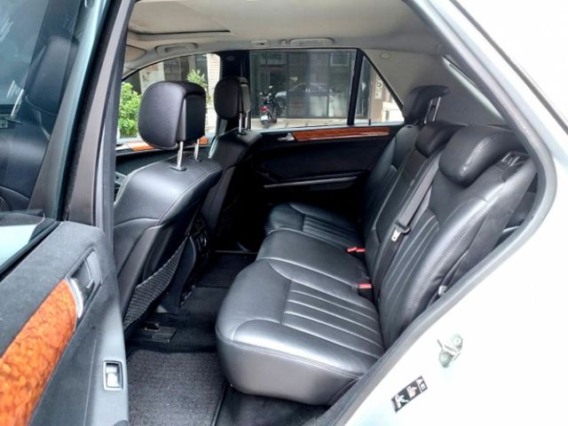 ~輕鬆入主百萬名車~頂級天窗~定速~8安全氣囊~電動椅~電尾門~恆溫~輕鬆全額貸~  第13張相片