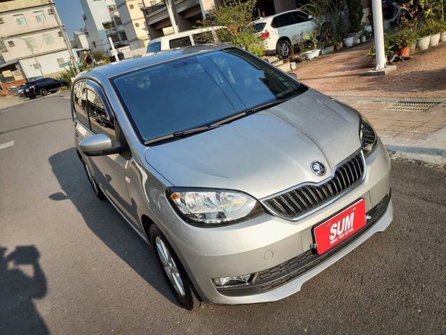 18年款~僅開9萬公里~老師的座車~極品~車庫車~現場小車數十台~歡迎預約賞車~輕鬆全額貸~  第3張相片