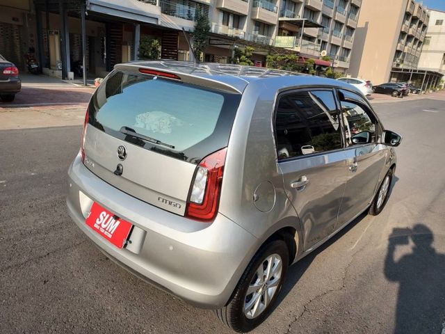 18年款~僅開9萬公里~老師的座車~極品~車庫車~現場小車數十台~歡迎預約賞車~輕鬆全額貸~  第4張相片