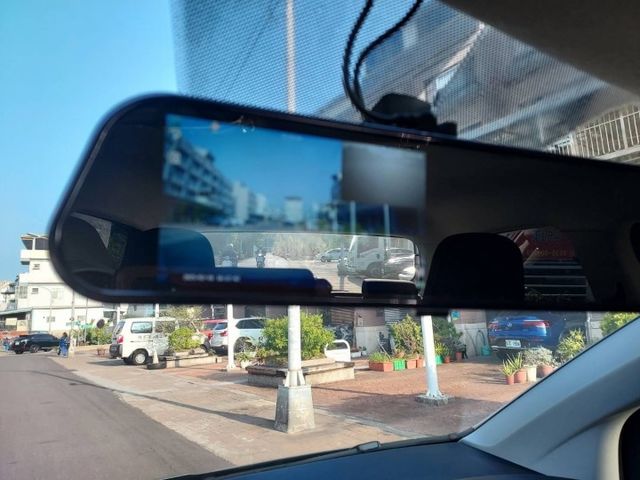 18年款~僅開9萬公里~老師的座車~極品~車庫車~現場小車數十台~歡迎預約賞車~輕鬆全額貸~  第12張相片