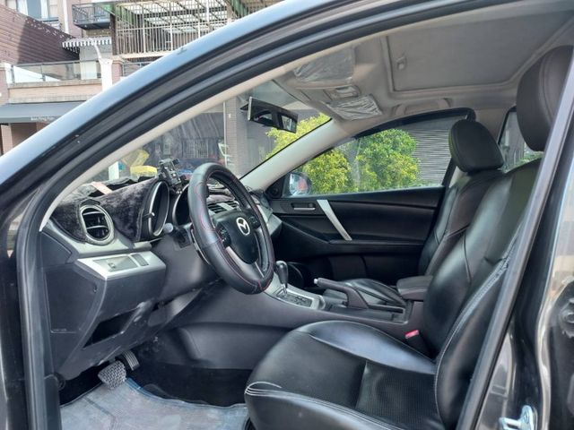 ~定速~快撥鍵~天窗~安卓機~倒車影像~導航~場內數十台國民車~歡迎預約賞車~輕鬆全額貸~  第9張相片
