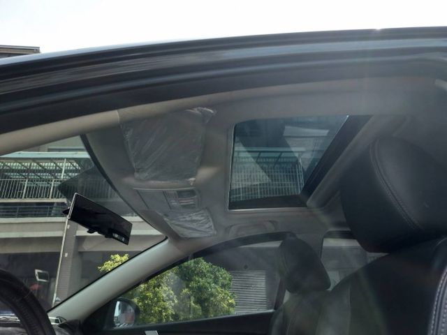 ~定速~快撥鍵~天窗~安卓機~倒車影像~導航~場內數十台國民車~歡迎預約賞車~輕鬆全額貸~  第14張相片