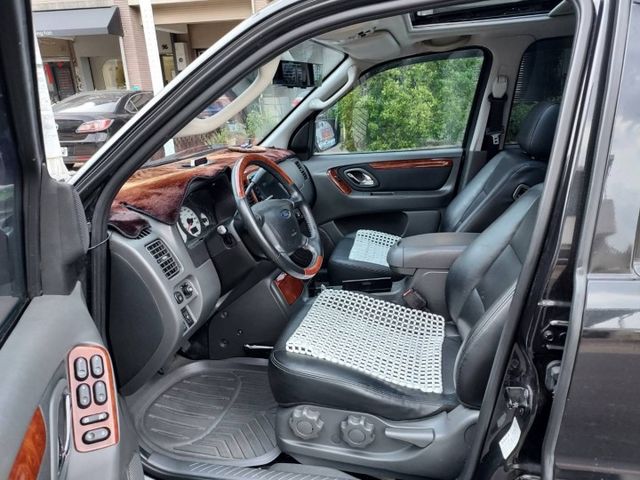 ~天窗~新款黑內裝~4WD~安卓機~車庫車~低里程~空間大~內裝美~場內國民車數十台~歡迎預約賞車~輕鬆全額貸~  第6張相片