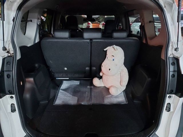 ~I-KEY~8安~車門感應~循跡防滑~車道偏移~場內國民車數十台~歡迎預約賞車~輕鬆全額貸~  第16張相片