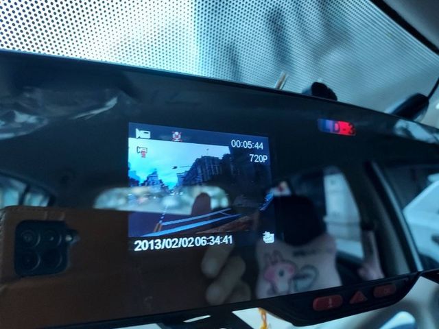 僅開5萬公里~頂級款~I-KEY~定速~恆溫~雙安~ABS~場內國民車數十台~歡迎預約賞車~輕鬆全額貸~  第14張相片